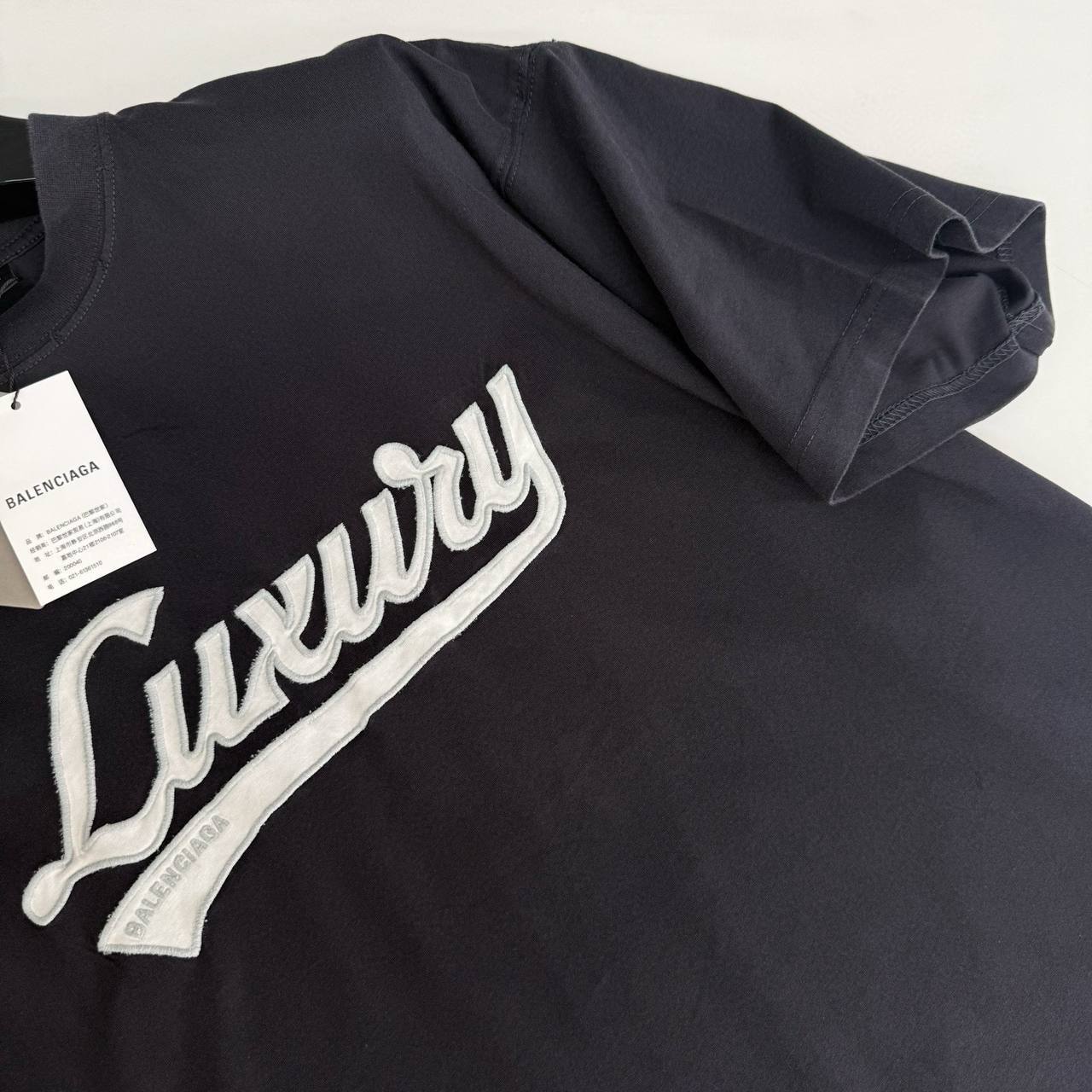 Oversized cutting Balenciga tee